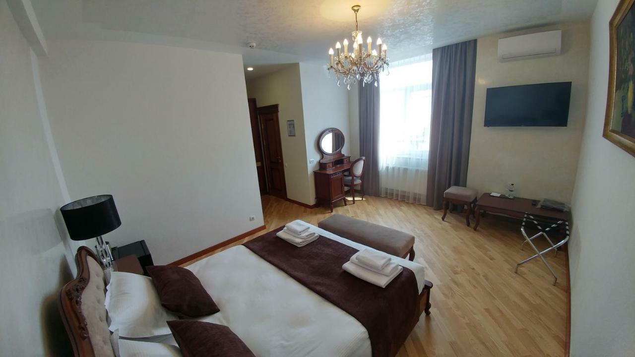 Hotel Meridian Brody Extérieur photo