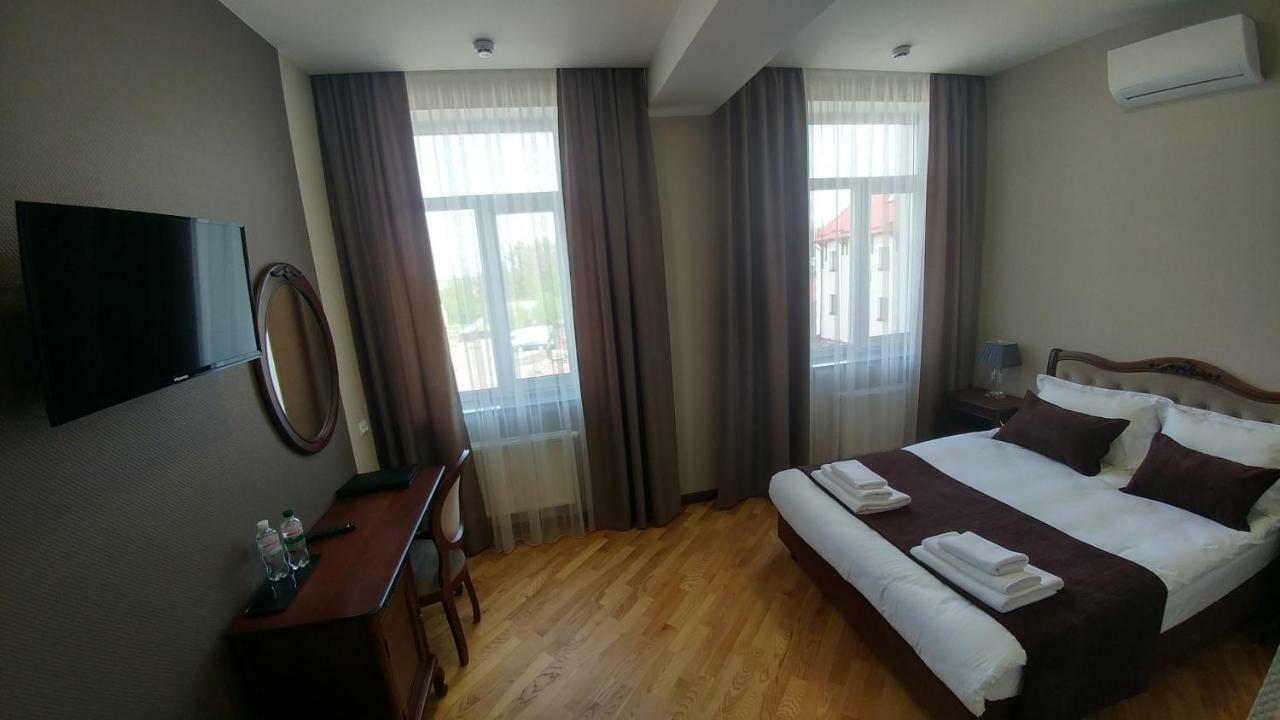 Hotel Meridian Brody Extérieur photo