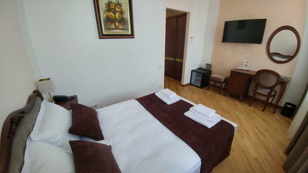 Hotel Meridian Brody Extérieur photo