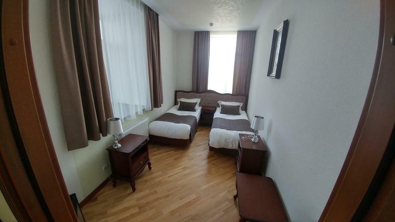 Hotel Meridian Brody Extérieur photo