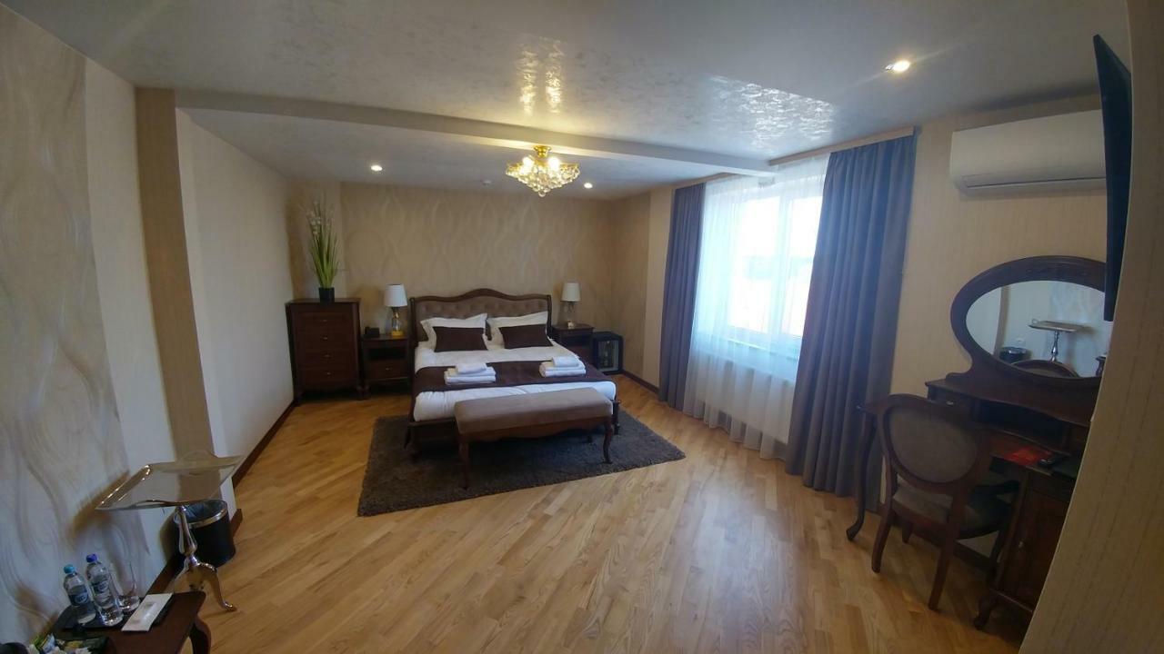 Hotel Meridian Brody Extérieur photo