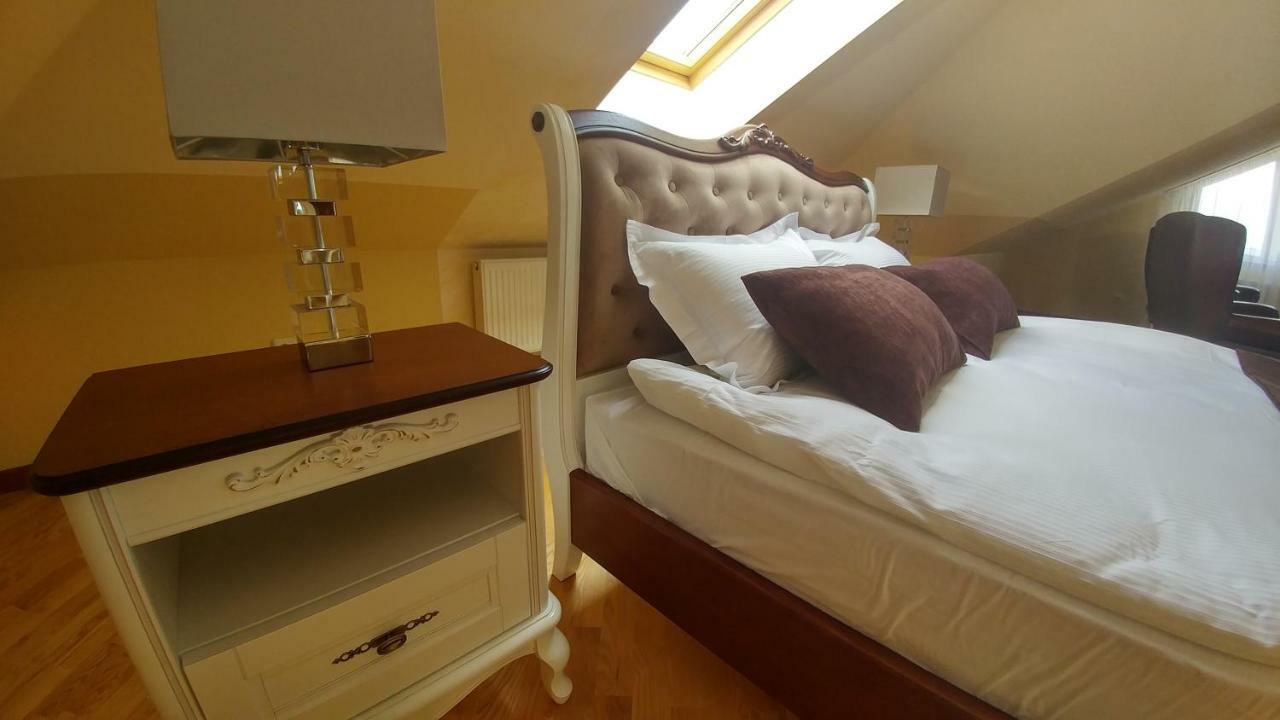 Hotel Meridian Brody Extérieur photo