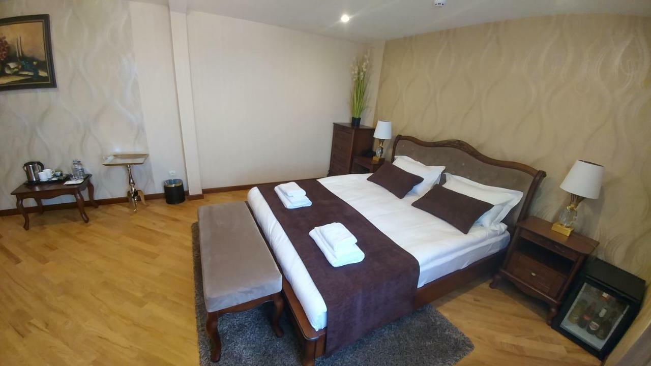 Hotel Meridian Brody Extérieur photo