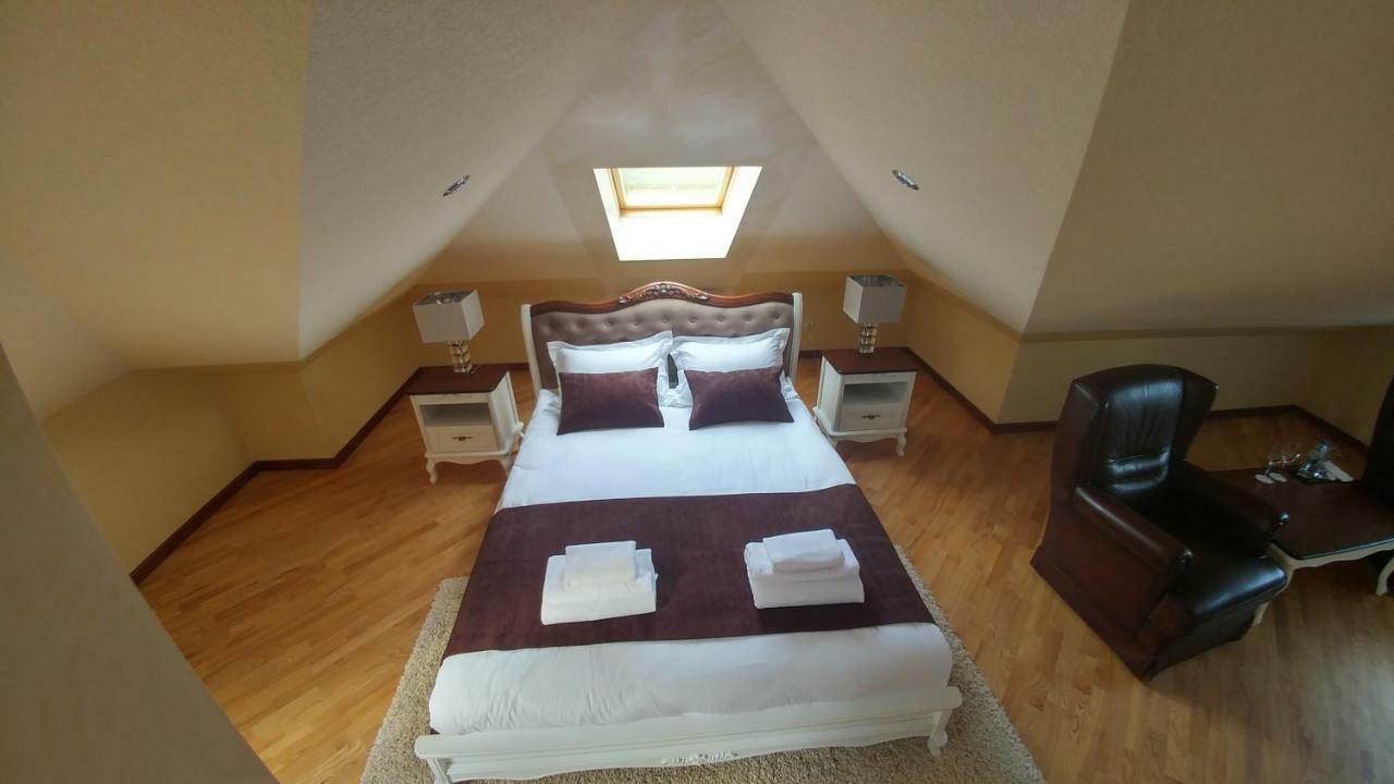 Hotel Meridian Brody Extérieur photo