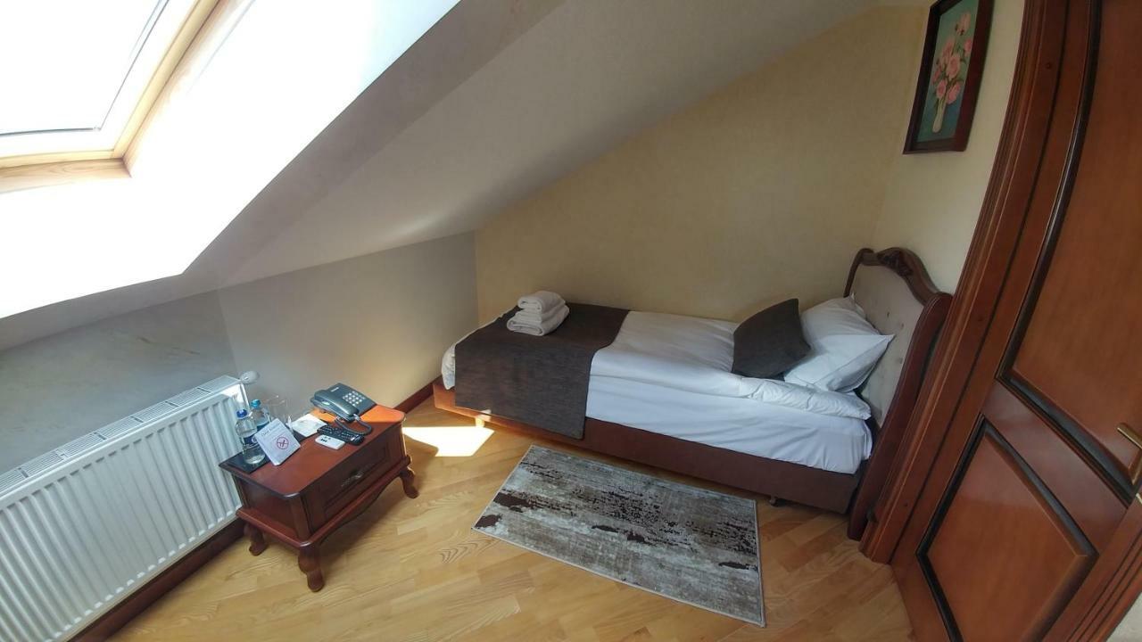 Hotel Meridian Brody Extérieur photo