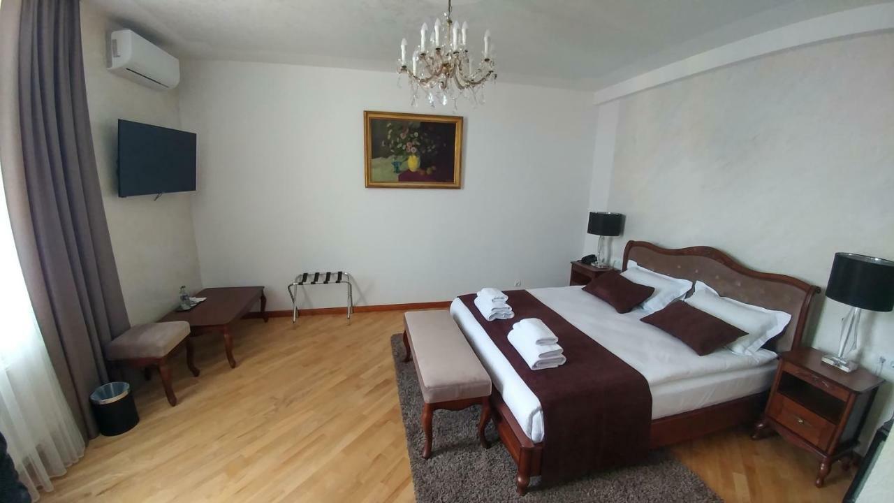 Hotel Meridian Brody Extérieur photo