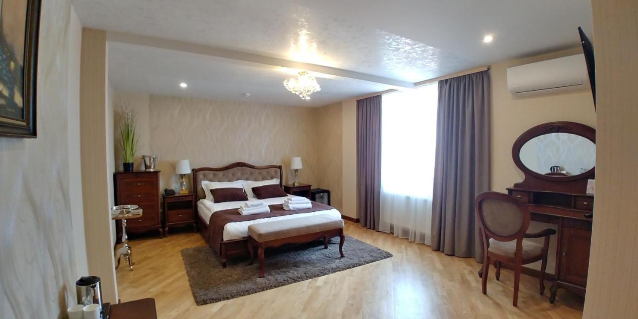 Hotel Meridian Brody Extérieur photo