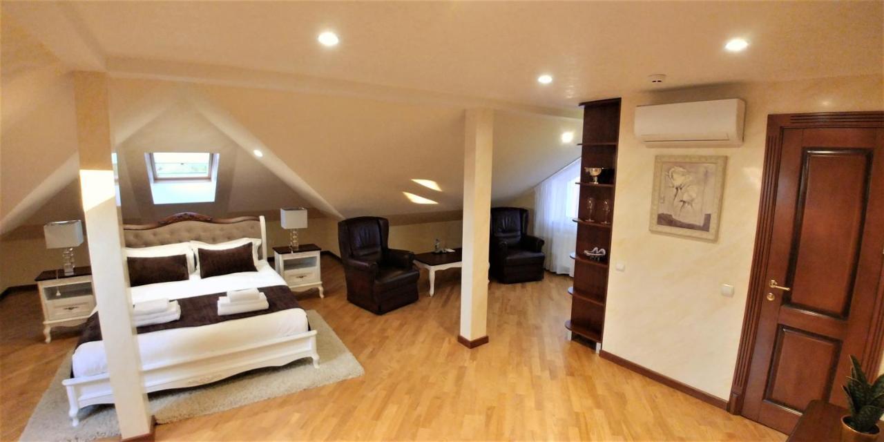 Hotel Meridian Brody Extérieur photo